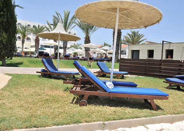 אתר נופש Radisson לרנקה