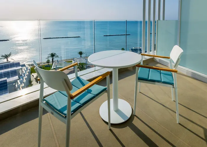 Radisson אתר נופש 5*